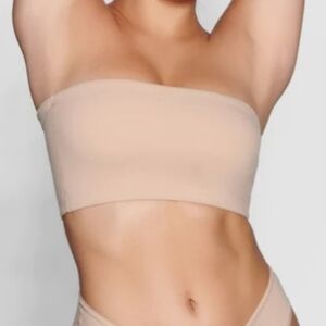 SKIMS Fits Everybody Seamless Bandeau in Clay